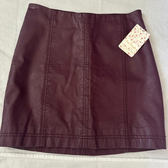 NWT Free People Modern Femme Vegan Leather Mini Skirt Berry Size 2 - Picture 1 of 10